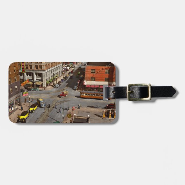 Stadt - Iowa - Des Moines - Walnut & Vierte 1940 Gepäckanhänger (Vorderseite horizontal)
