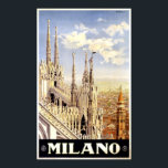 Stadt Mailand Italienisches Reiseplakat 1920 Poster<br><div class="desc">Wunderschönes Reiseplakat um 1920 von Alessandro Pomi aus der italienischen Stadt Mailand im Hintergrund mit Details der hübschen Türme des Doms im Vordergrund. Bilder auf verschiedenen Geschenken und Produkten erhältlich.</div>