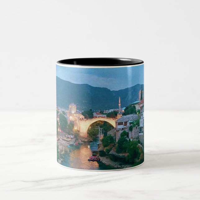 Stadt Mostar - Bosnien und Herzegowina Zweifarbige Tasse (Mittel)