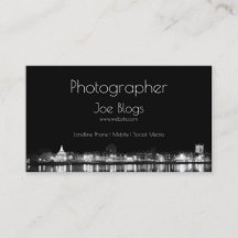 Stadt nachts beleuchtet