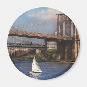 Stadt - NY - Segeln unter der Brooklyn Bridge Magnet