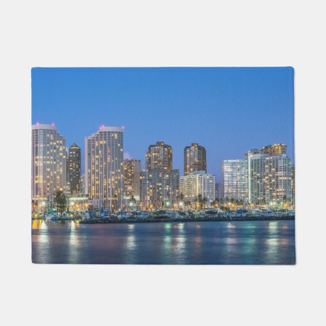 Stadt Skyline von Waikiki Fußmatte (Vorderseite)