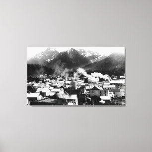 Stadtansicht von Sitka, Alaska mit Pyramide Leinwanddruck