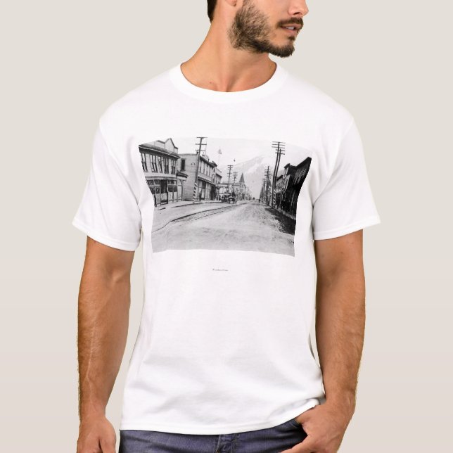 Stadtansicht von Skagway, Alaska-Fotografie T-Shirt (Vorderseite)