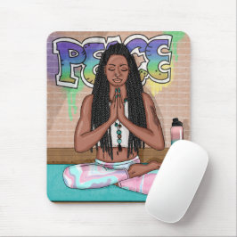Städtische Kunst | Hübsche Frau, die Meditation du Mousepad