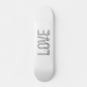 Städtische, moderne, einfache, coole Design Liebe Skateboard