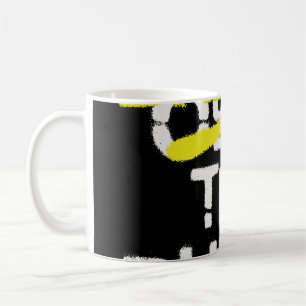 Städtische Straßenkunst bricht die Regeln Schablon Kaffeetasse