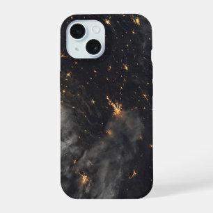 Stadtlichter bei Nacht auf dem Planeten Erde iPhone 15 Hülle