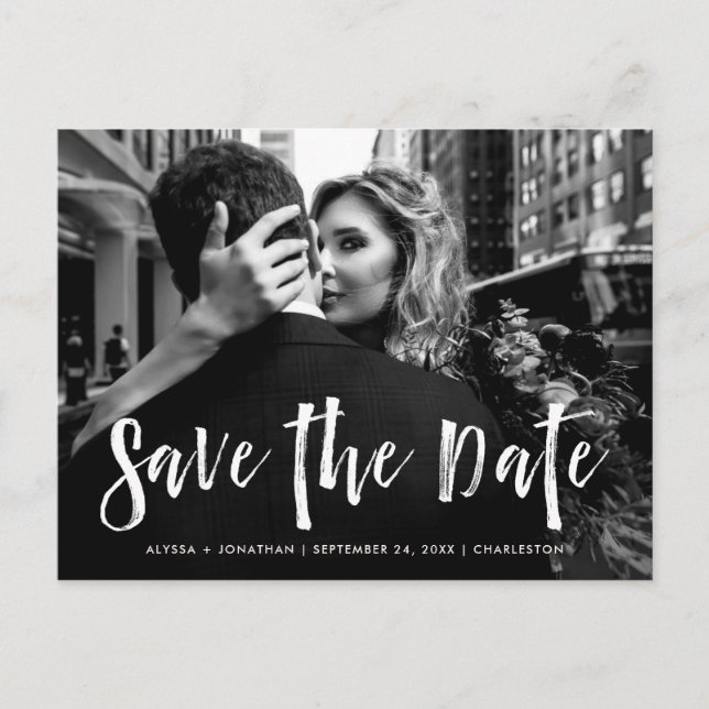 Stadtstil | Weiße Schrift und Foto Save the Date Einladungspostkarte (Vorderseite)