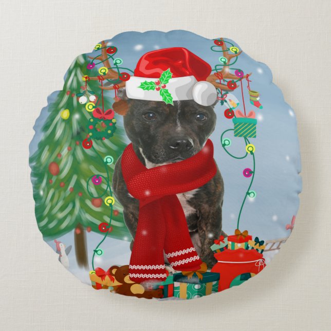 Staffordshire Bull Terrier Dog in Snow Christmas T Rundes Kissen (Vorderseite)