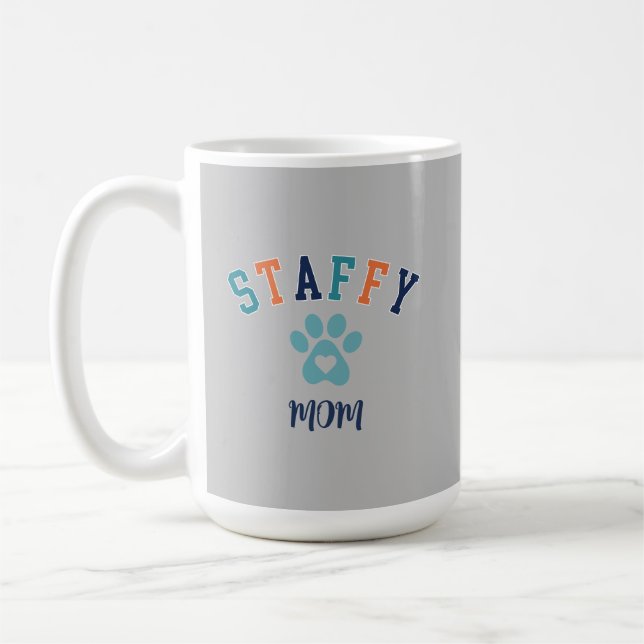 Staffy Mama Pawprint Heart Custom Text Retro Kaffeetasse (Links)