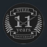 Stahl Elfter Hochzeitstag 11 Jahre Große Wanduhr<br><div class="desc">Ein Design, um 11 Jahre Ehe zu feiern. Dieses Design hat ein graues (Stahl) farbiges Lorbeerdesign auf einem schwarzen Hintergrund. Stahl ist das traditionelle Geschenk für diesen Anlass. Der Text liest Steel 11 Jahre Jubiläum. Ein romantisches Design zum Feiern Ihres 11. Heiratsjahres. Wenn Sie Hilfe bei der Anpassung dieses Designs...</div>