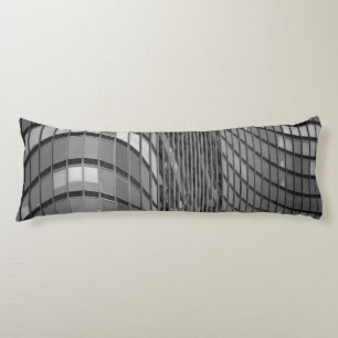 Stahl- und Glaszwischenwand von modernem Seitenschläferkissen