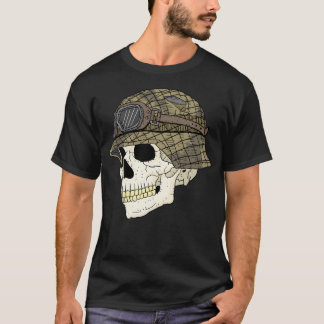 Stahlhelm Helm und Schädel. T-Shirt
