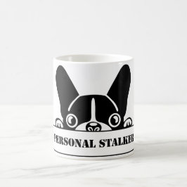 Stalker Frenchie zerteilt Kaffeetasse