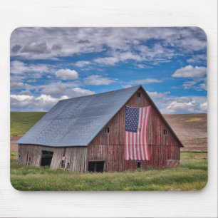 Stall mit amerikanischer Flagge  Colfax, Washingto Mousepad