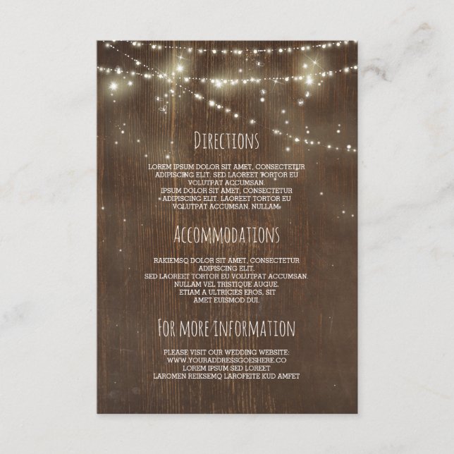 Stall Wood ans String Lights Hochzeitsinformatione Begleitkarte (Vorderseite)
