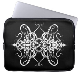 Stammesdesign in Schwarz und Weiß Laptopschutzhülle