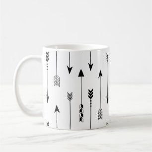 Stammespfeile auf weißem Hintergrund. Nahtloses Pa Kaffeetasse
