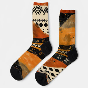 Stammmotive in Schwarz- und Erdtönen Socken
