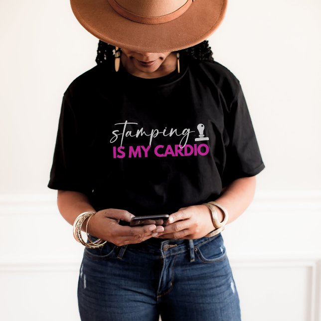 Stamping ist mein Cardio Pink Funny Notary Black T T-Shirt (Von Creator hochgeladen)