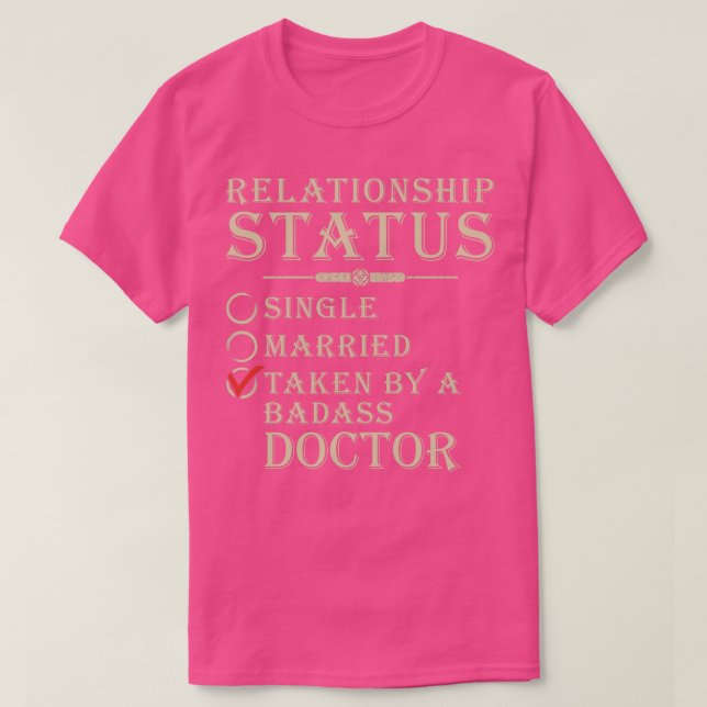Stand der Beziehungen der Ehefrau oder der Freundi T-Shirt (Design vorne)