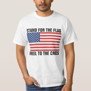 STAND FÜR DEN FLAGKNEL ZUM KREUZ T-Shirt
