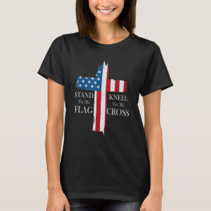 Stand für die Fahne für das Kreuz T-Shirt
