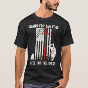 Stand für die Fahne für das Kreuz T-Shirt