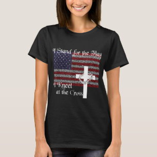 Stand für die Fahne I Kneel bei der Cross Patrioti T-Shirt