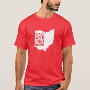 Stand mit dem T-Shirt Ohio Frau-Männer