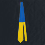 STAND MIT DER UKRAINE! KRAWATTE<br><div class="desc">Tragen Sie die Farben der ukrainischen Fahne in Solidarität mit ihrer Sache von PEACE!</div>