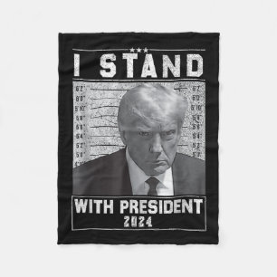 Stand mit Präsident 2024-Trumpf Mugshot I Stand Wi Fleecedecke