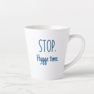 Standard Latte Tasse - Stopp. Hygge Zeit.