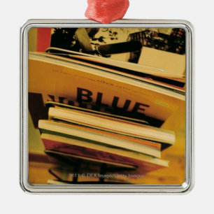Stapel Bücher und Zeitschriften Ornament Aus Metall
