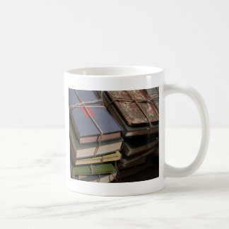 Stapel des alten Buches Tasse