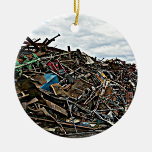 Stapel des Metallkrams für das Recyceln Keramikornament