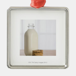 Stapel Schokoladensplitterplätzchen melken in Silbernes Ornament