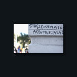 Star Crossed Lovers Shakespeare Graffiti NYC Leinwanddruck<br><div class="desc">Ein originelles Farbfoto von Shakespeare Graffiti auf der Seite eines Gebäude. Fotografiert auf der Upper West Side von New York City. Viele weitere NYC- und Naturfotos sind in diesem Shop erhältlich. Sehen Sie nicht genau,  wonach Sie suchen? Kontaktieren Sie Rebecca um ein Produkt speziell für Sie zu gestalten!</div>