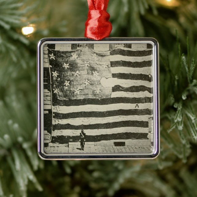 Star Spangled Banner: American Flag on Display Ornament Aus Metall (Baum)