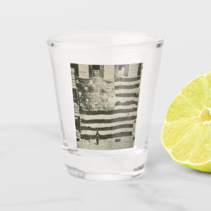 Star Spangled Banner: American Flag on Display Schnapsglas