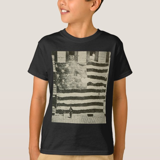 Star Spangled Banner: American Flag on Display T-Shirt (Vorderseite)