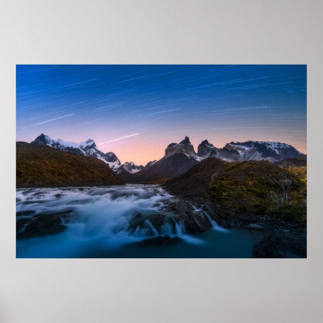 Star Trails über Torres del Paine Poster (Vorne)