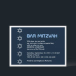 Star von David Pattern Bar Mitzvah Einladung<br><div class="desc">Der Star von David Pattern Bar Mitzvah bietet fünf Sterne-Muster,  die vertikal auf einem gestreiften Hintergrund ausgerichtet sind und alle innerhalb einer weißen Grenzlinie liegen. Der Titel "Bar Mitzvah" ist blau. Auch für Fledermausmitzvahs erhältlich. © Morning 6</div>