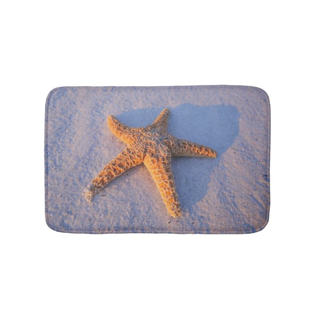Starfish auf weißem Sand Badematte (Vorderseite)