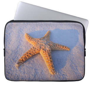 Starfish auf weißem Sand Laptopschutzhülle