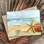 Starfish Beach Hochzeit Save the Date Ankündigungspostkarte<br><div class="desc">Diese wunderschöne Seesterne Hochzeit Save the Date Postkarten wird die Stimmung für Ihre Hochzeit Set. Passen Sie Ihre Hochzeitsdetails an und schicken Sie Ihre E-Mail an Familie und Freunde.</div>