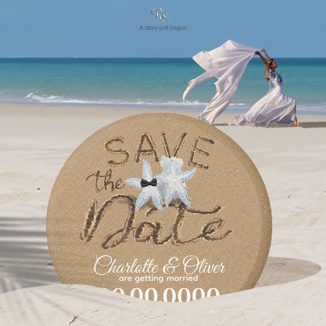 Starfish Beach speichert das Date Magnet (Starfish couple Save the Date magnet in sand as the bride gracefully strolls the shore, veil adrift.)