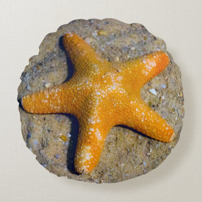 Starfish im Sand Beach Thema Rundes Kissen (Vorderseite)