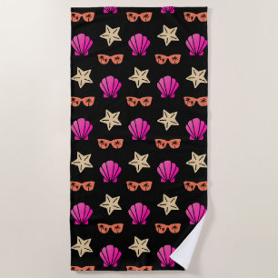 Starfish, Muscheln und Sonnenbrille auf schwarz Strandtuch